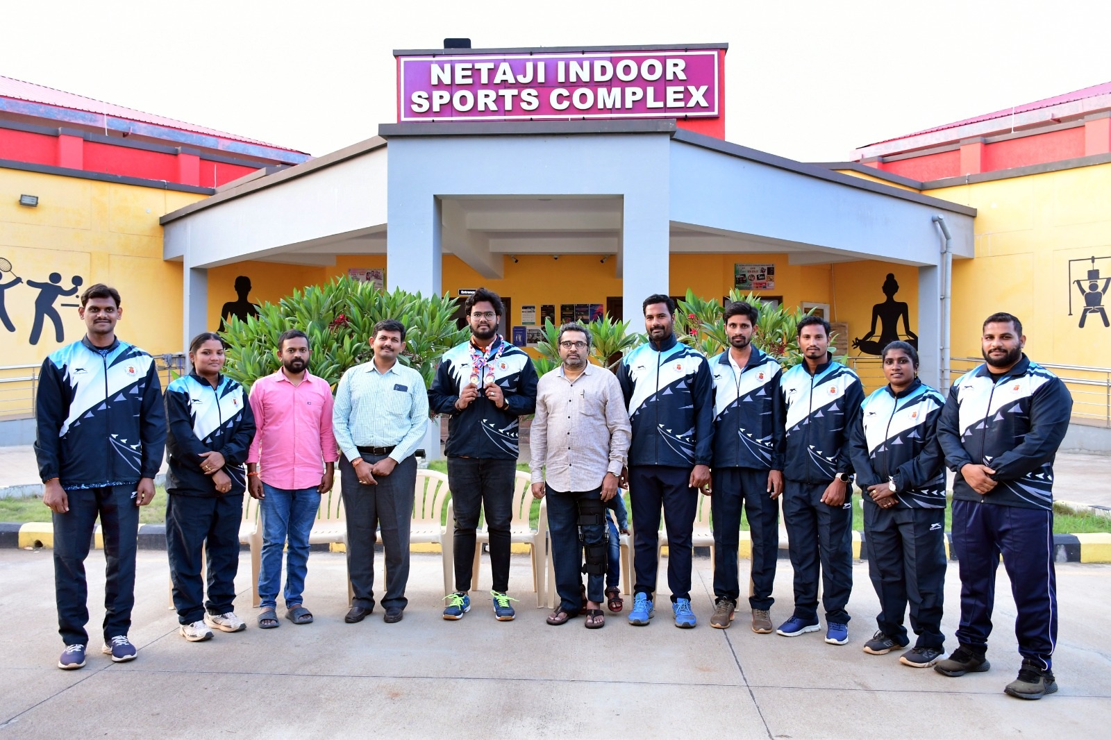 పవర్‌ లిఫ్టింగ్‌లో నిట్‌ విద్యార్థికి కాంస్య పతకాలు