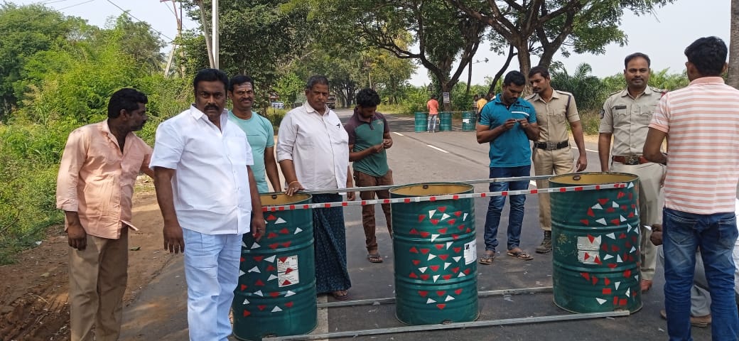 రహదారి ప్రమాదాల నివారణకై వాహక నిరోధకాల ఏర్పాటు