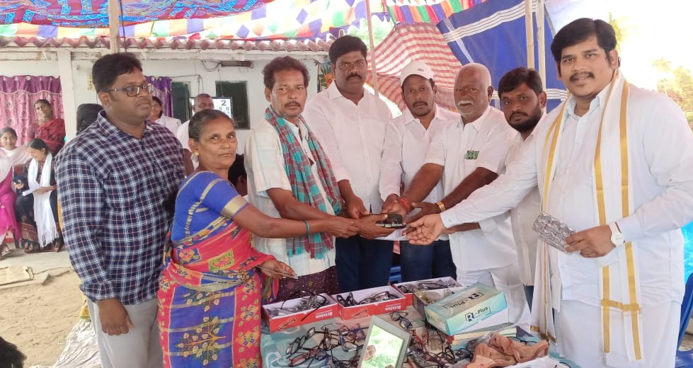 200 మందికి ఉచిత కంటి పరీక్షలు
