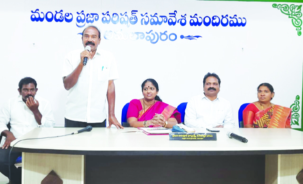 రైతు సమస్యలపై దృష్టి సారించాలి : ఎంఎల్‌సి ఐవి