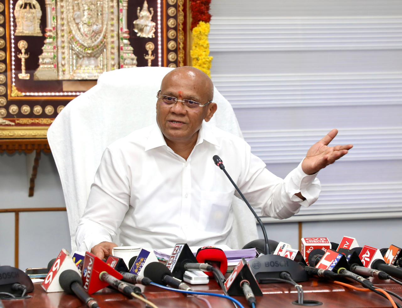 మీడియాతో ఎవి ధర్మారెడ్డి 