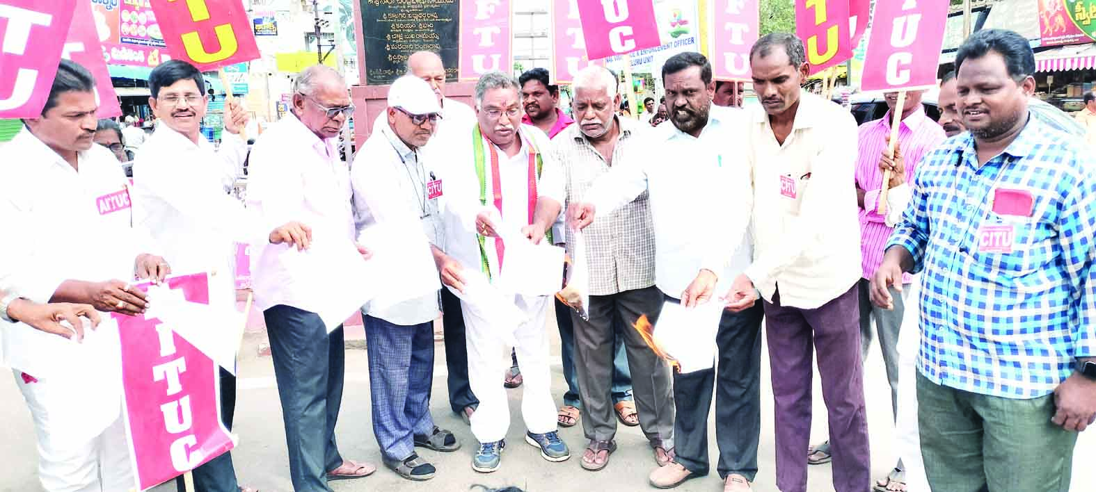 న్యూస్‌ క్లిక్‌ ఎఫ్‌ఐఆర్‌ను ఉపసంహరించుకోవాలి