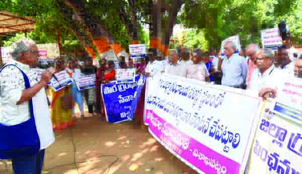   గంథాలయ స్థలంలో భవనం నిర్మించాలి