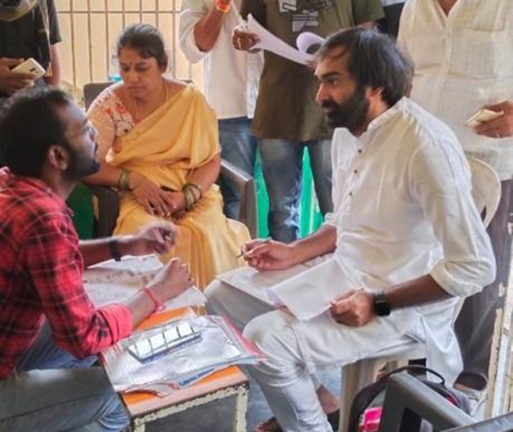 పోలింగ్‌ కేంద్రాల్లో పరిశీలన