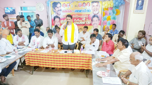 టిడిపి బాపట్ల పార్లమెంటు అధ్యక్షులు, ఎంఎల్‌ఎ ఏలూరి సాంబశివరావు