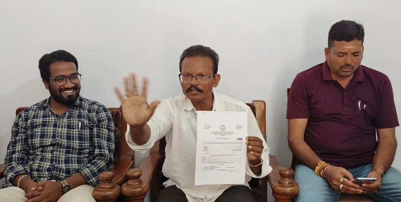 ప్రజా సమస్యలపై స్పందించేవారే జర్నలిస్ట్‌