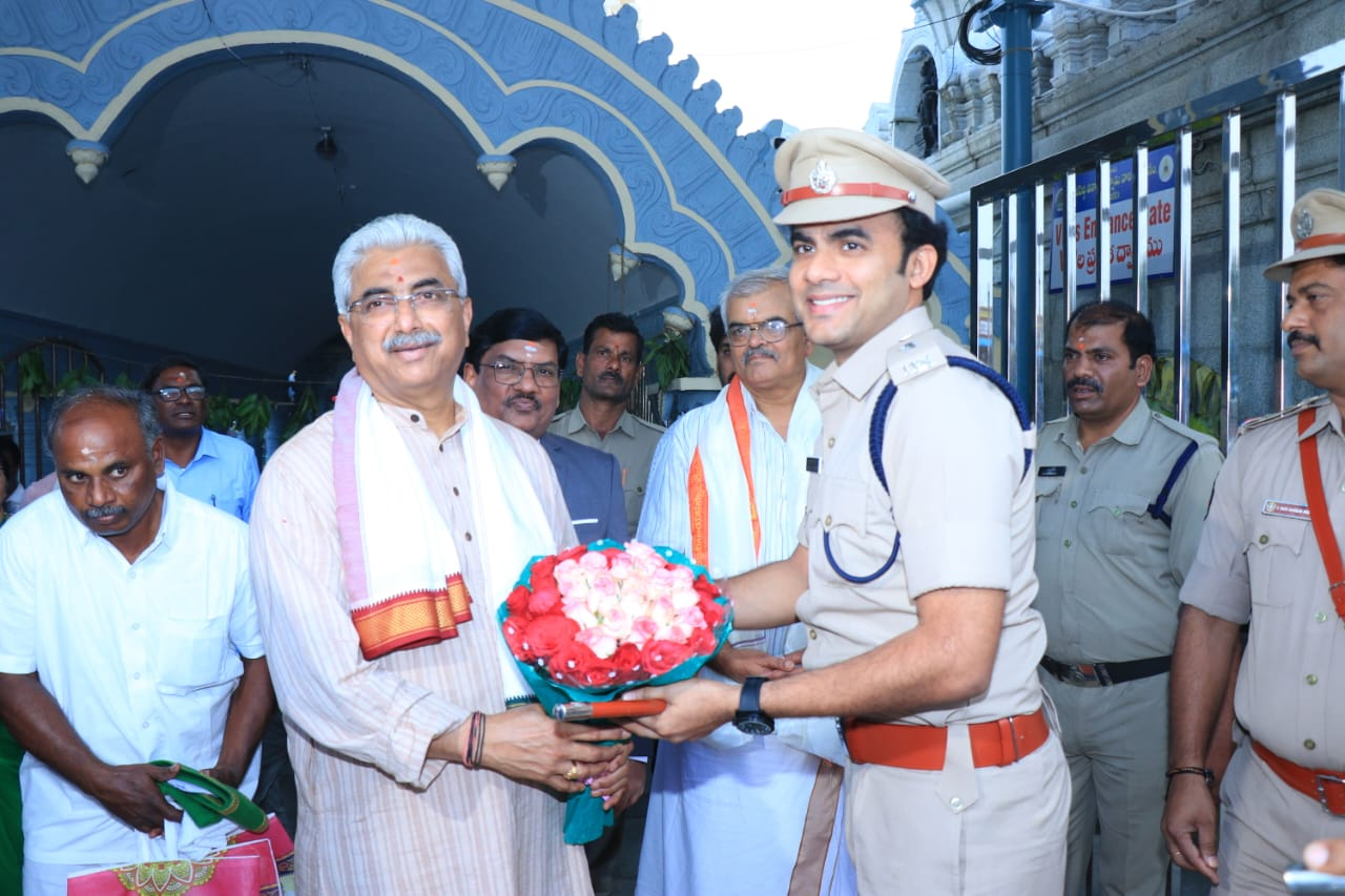 వరసిద్ధుని సేవలో సుప్రీంకోర్టు న్యాయమూర్తి