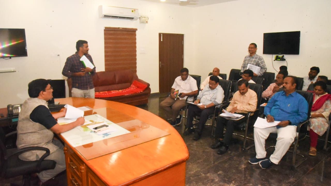 పాలకేంద్ర భవన నిర్మాణాలు వేగవంతం చేయండి