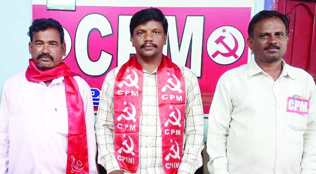 సమావేశంలో మాట్లాడుతున్న నాయకులు