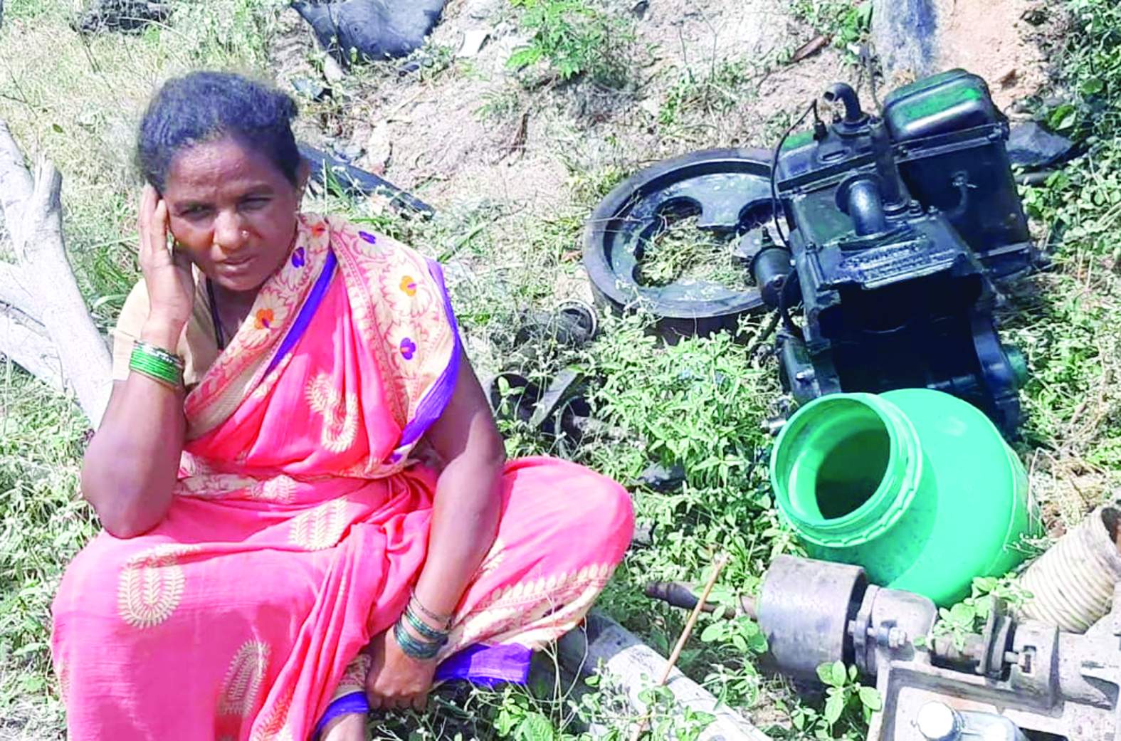 ఇంజిన్‌ను ధ్వంసం చేసిన దుండగులు