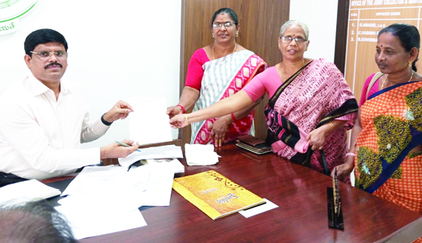 బకాయి వేతనాలు చెల్లించాలి