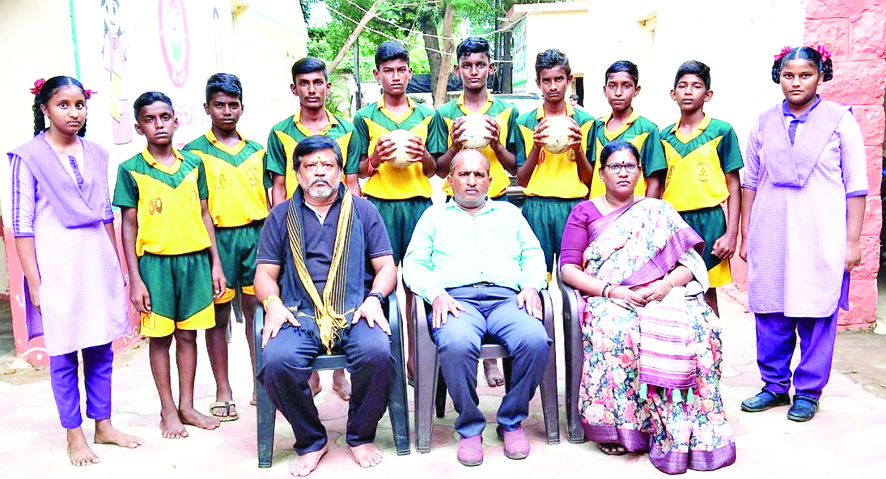 రాష్ట్ర స్థాయి హ్యాండ్‌ బాల్‌ పోటీలకు నారాకోడూరు విద్యార్థులు