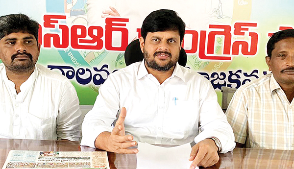 కంటి ఆపరేషన్‌కు కోర్టు అనుమతిస్తే సంబరాలా?