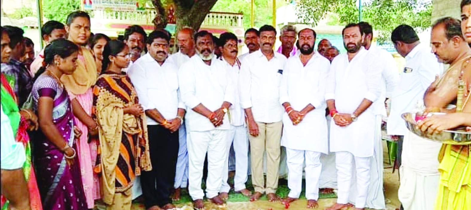 భూమి పూజలో పాల్గొన్న గుమ్మనూరు సోదరులు