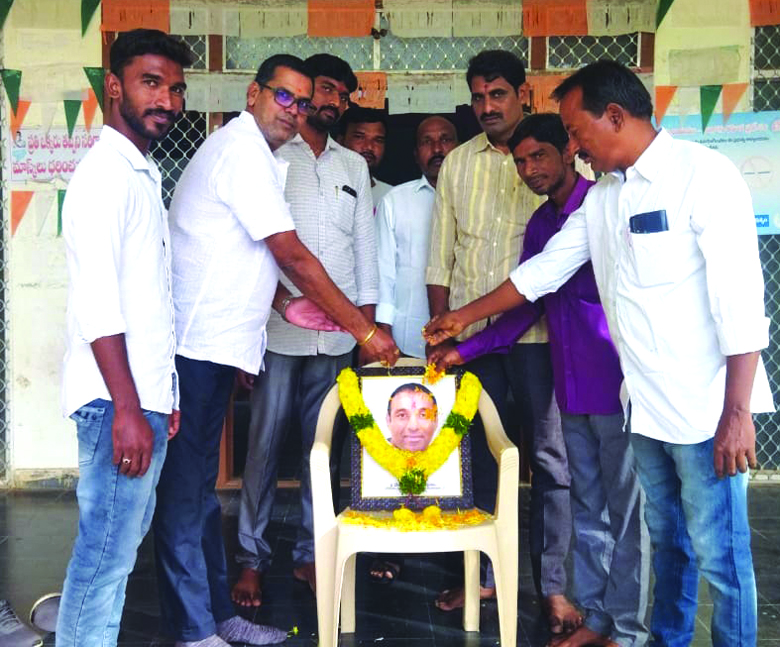 మాజీమంత్రి గౌతంరెడ్డికి నివాళులు