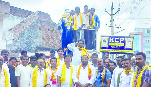 దళితులపై దాడులకు పాల్పడినవారిని కఠినంగా శిక్షించాలి