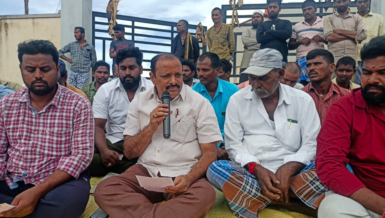 కొనసాగుతున్న హమాలీ కార్మికుల నిరసన