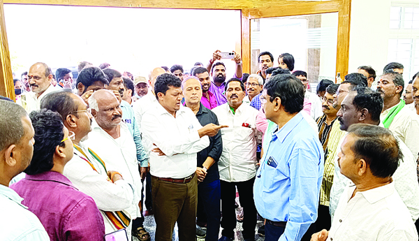 కిడ్నీ పరిశోధనా కేంద్రం పరిశీలన