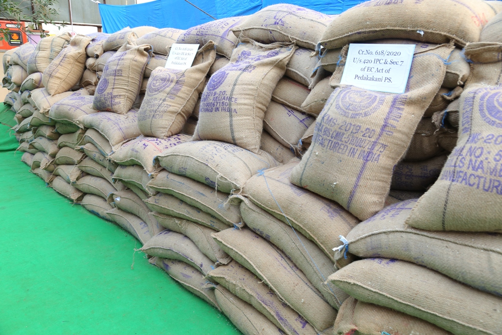 ఆగని రేషన్‌ అక్రమ రవాణా