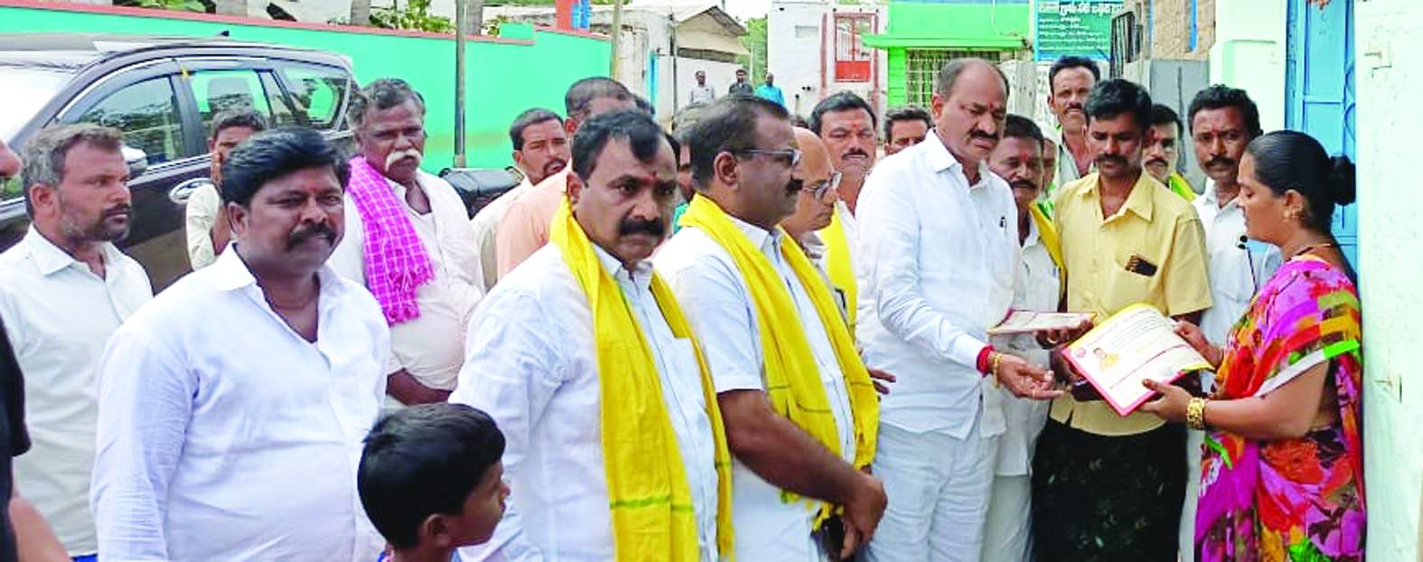 ప్రజలకు వైసిపి వైఫల్యాలను వివరిస్తున్న తిక్కా రెడ్డి