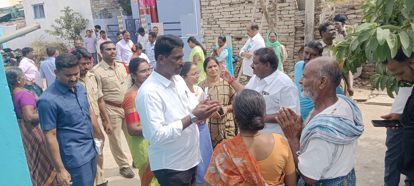 గడపగడప కార్యక్రమంలో పాల్గొన్న ఎమ్మెల్యే ఆర్థర్