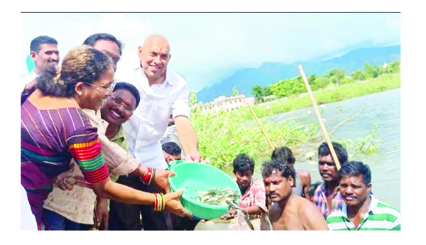 చేపల పెంపకంంతో ఆర్థికంగా అభివృద్ధి చెందాలి