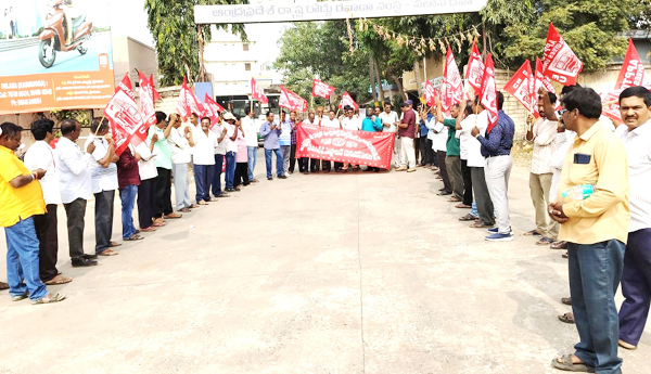 బస్సులను పునరుద్ధరించాలి