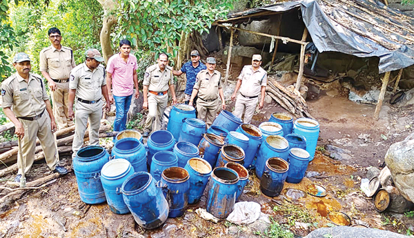 24 వేల లీటర్ల బెల్లపుఊటలు ధ్వంసం