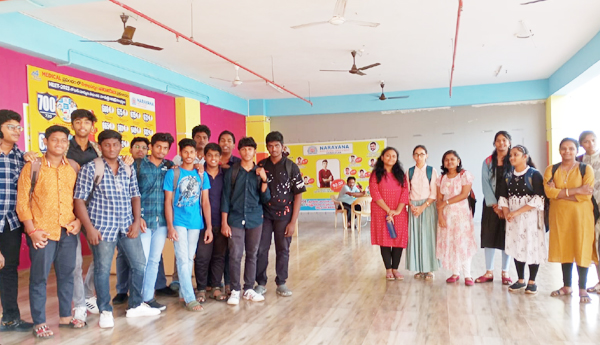 సెలవు రోజున 'నారాయణ' తరగతులు