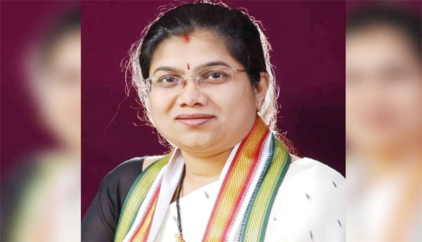 Palvai-Sravanti-resigns-from-Congress-party