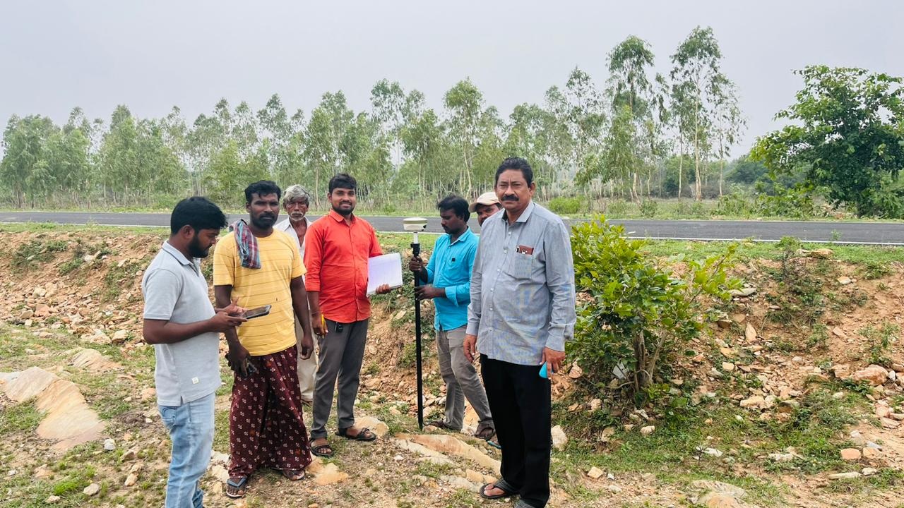 రీసర్వేతో భూ సమస్యలు పరిష్కారం