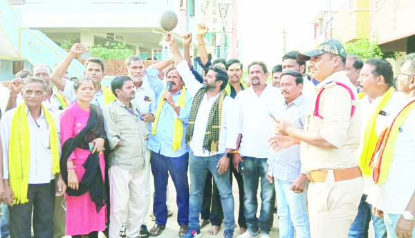 నిర్బంధాలతో ప్రజా వ్యతిరేకతను అడ్డుకోలేరు