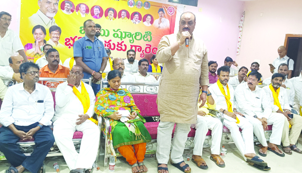 సిఎంకు కరువు కనిపించడం లేదా?