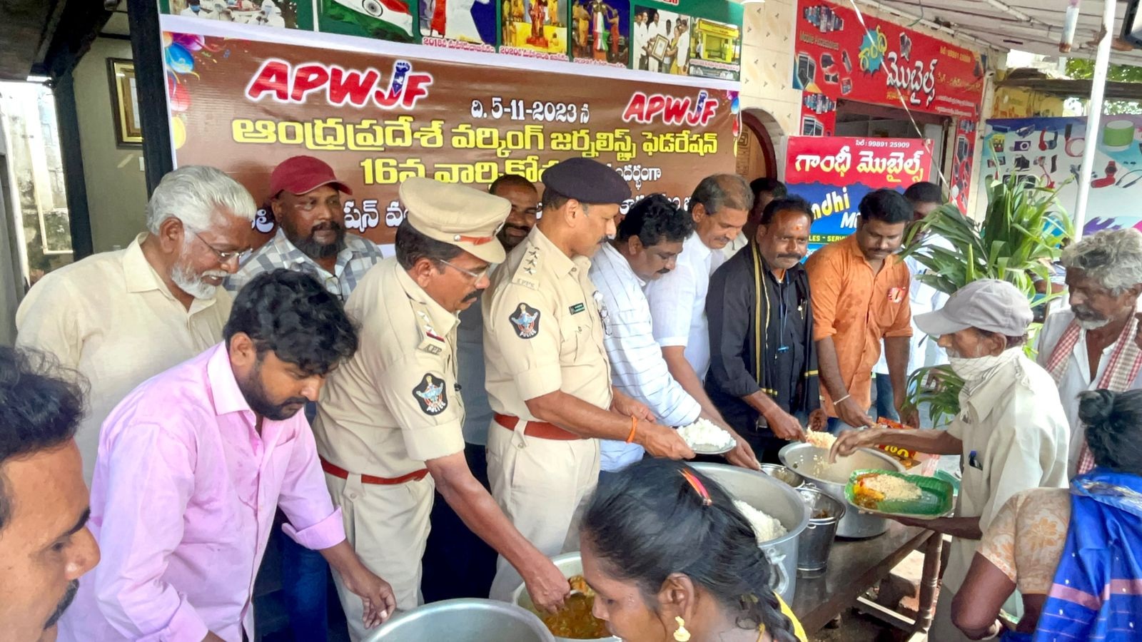 సమాజ శ్రేయస్సులో జర్నలిస్టుల పాత్ర కీలకం