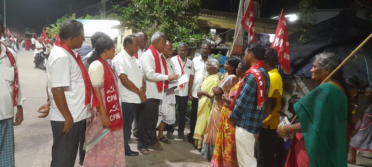 యాత్రకు స్వాగతాలు.. సమస్యలపై వినతులు.. విధానాలపై కళా ప్రదర్శనలు..