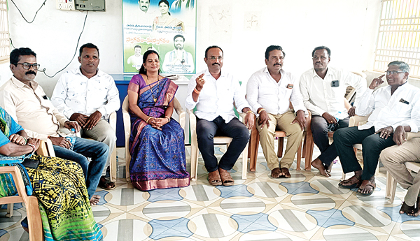 'గౌతు' నిర్లక్ష్యమే రైతుల పాలిట శాపం