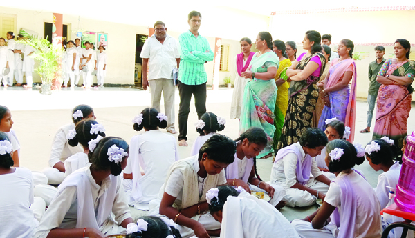 విద్యా ప్రమాణాలు లోపిస్తే కఠిన చర్యలు