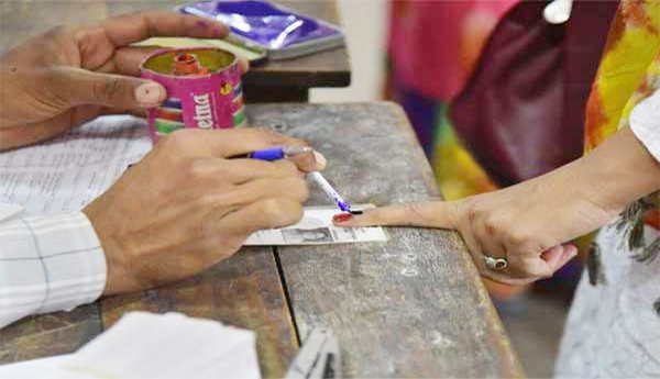 Polling-begins-in-Madhya-Pradesh-and-Chhattisgarh