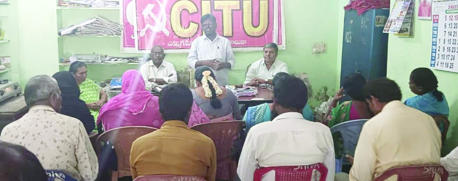 సమావేశంలో మాట్లాడుతున్న అంజిబాబు