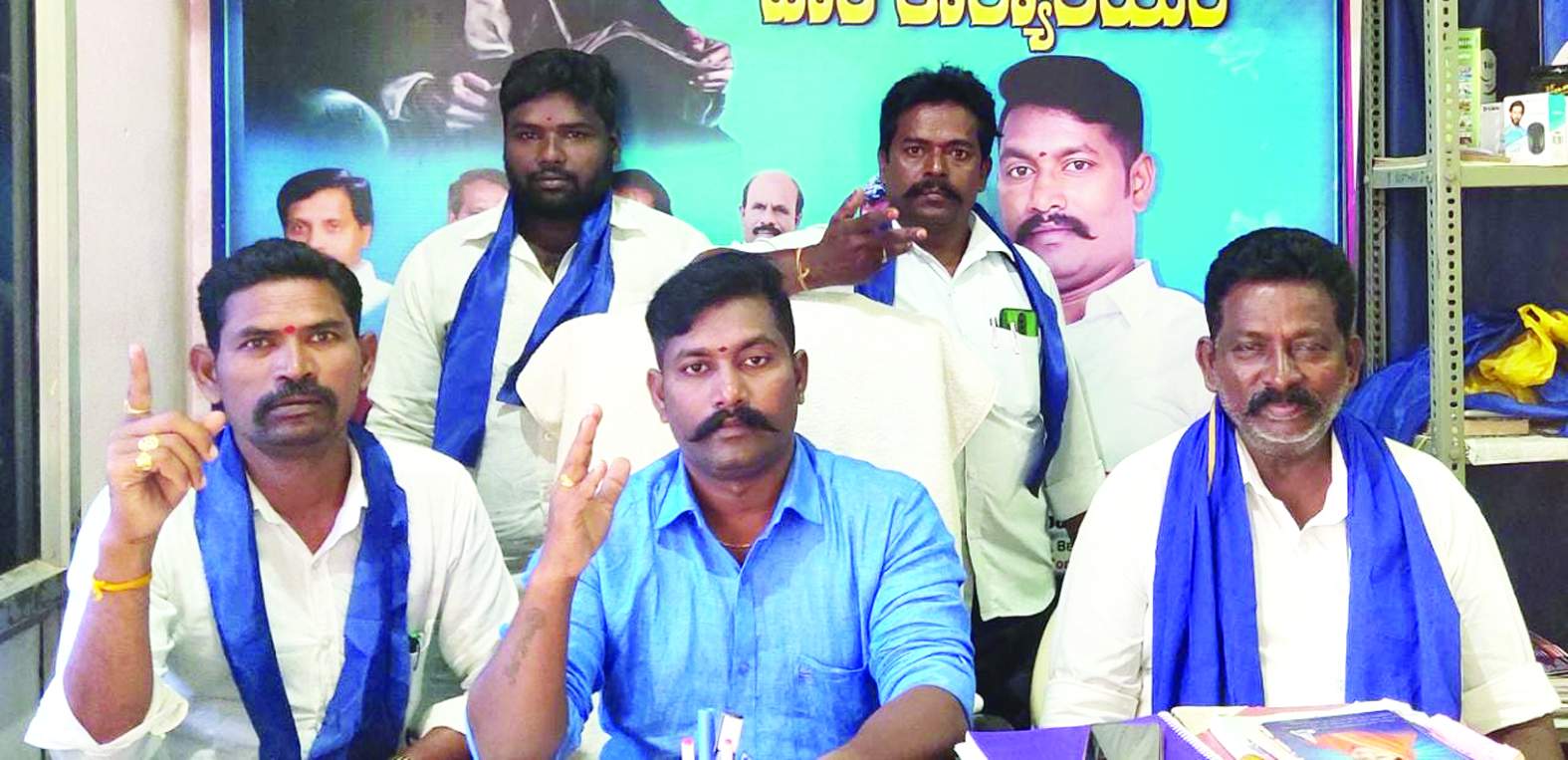 సమావేశంలో మాట్లాడుతున్న రంగయ్య