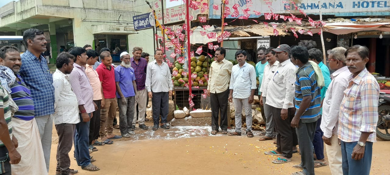 ఆత్మకూరు : మాట్లాడుతున్న సిఐటియు జిల్లా అధ్యక్షుడు వి.యేసురత్నం