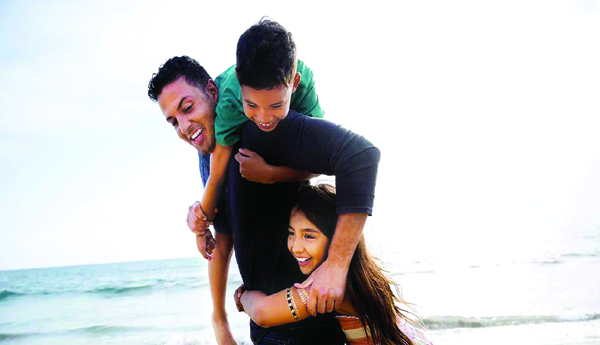   తండ్రితోనే చనువుగా..