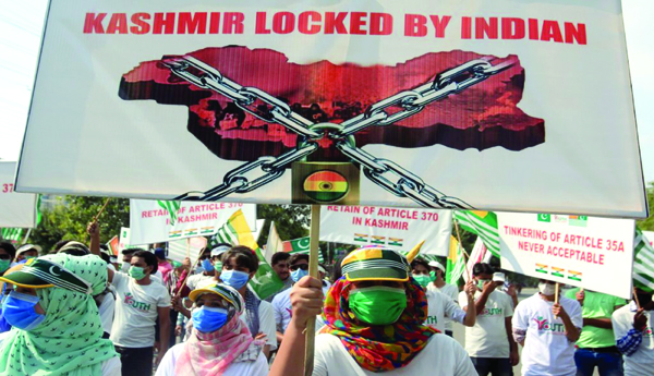 గాంధీ మార్గం.. అటూ.. ఇటూ..