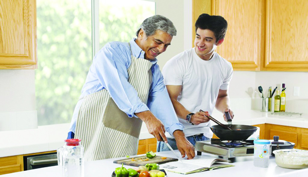   తండ్రితోనే చనువుగా..