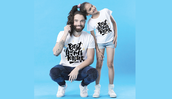 నాన్నకు ప్రేమతో.. కూతుళ్లు..