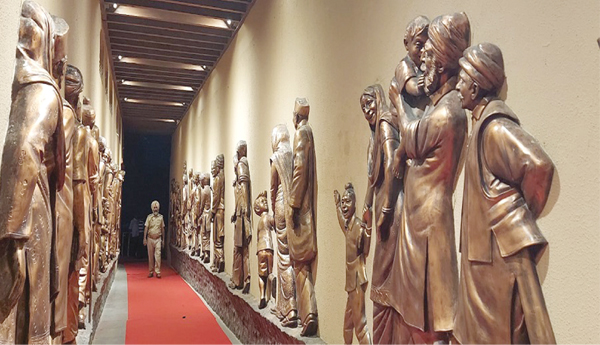 చరిత్రను చెరిపేయడమే ! 