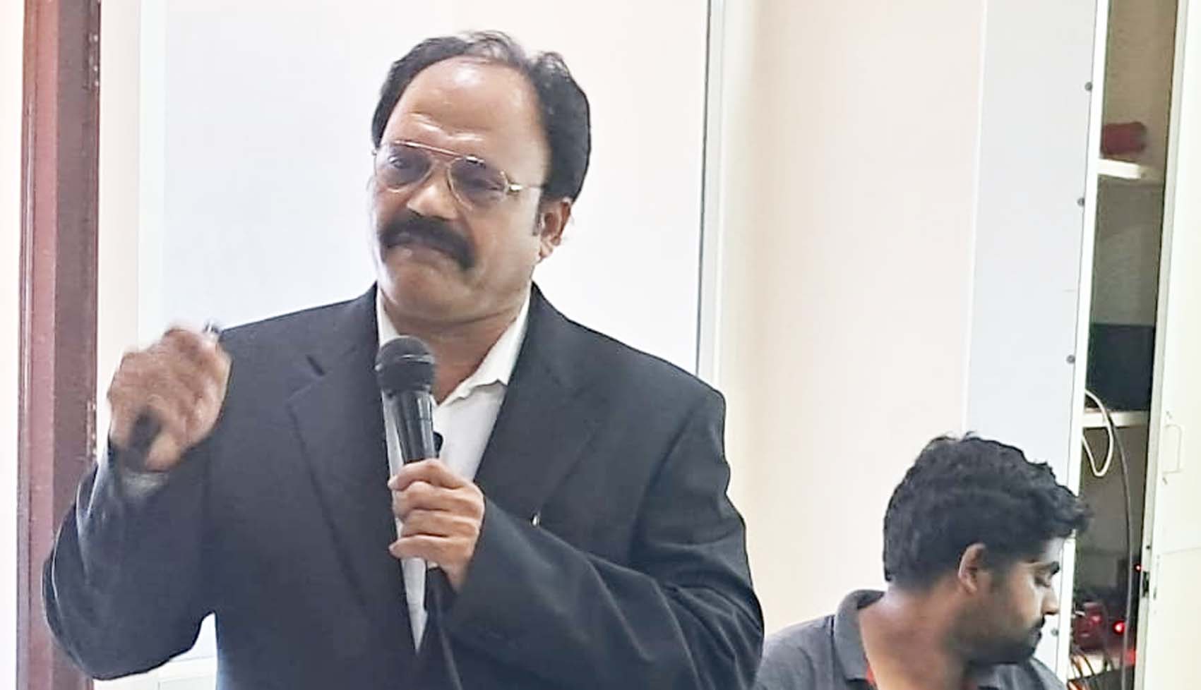  రాష్ట్రంలో ఆరోగ్య పరిస్థితులను వివరిస్తున్న డాక్టర్‌ ఎస్‌కె.కలేషా సాహెబ్‌