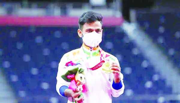 వైకల్యాన్ని ఓడించారు.. పసిడి కురిపించారు..