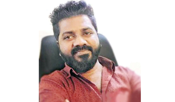ప్రైవేట్ వాళ్లకిస్తే ప్రాఫిట్లోకెళ్తుందా? : ఆర్పి పట్నాయక్ 'లాస్లో నడుస్తుంది కాబట్టి విశాఖ ఉక్కుని అమ్మేస్తున్నాం అని కేంద్రం అంటుంది. ప్రైవేట్ వాళ్ళు తీసుకుని లాస్లో అయితే నడపరు కదా. లాస్లో నడుస్తున్న విశాఖ ఉక్కు ప్రైవేట్ వాళ్ళకి ఇవ్వగానే ప్రాఫిట్లోకి వెళ్తుందంటే. ఆ లాజిస్టిక్స్ ఏమిటో స్టడీ చేసి, వాటిని ఇంప్లిమెంట్ చేసే దిశగా కేంద్రం పని చేయాలి. కనీసం ఒకటి రెండు సంవత్సరాలు ఒక అవకాశం ఇస్తే బాగుంటుంది. విశాఖ ఉక్కు కోసం పోరాడుతున్న వాళ్ళకి ఒక సామాన్య పౌరునిగా రాజకీయ పార్టీలకు అతీతంగా నా సంపూర్ణ మద్దతు తెలియజేస్తున్నాను' అని సంగీత దర్శకుడు ఆర్పి పట్నాయక్ అన్నారు.