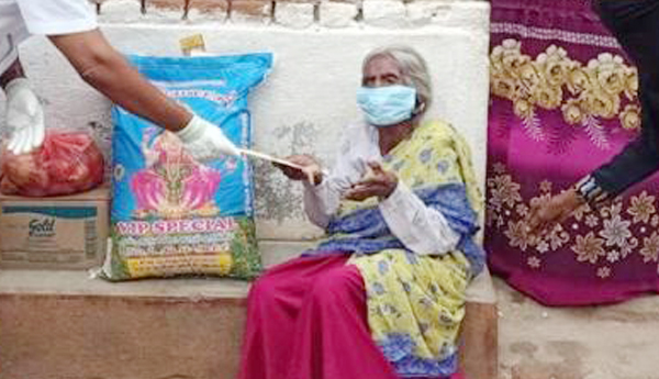  వైరస్‌తో పాటు వివక్షపైనా పోరాటం..